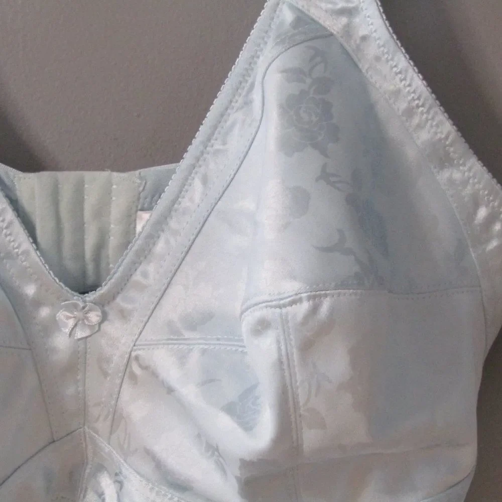 NWT Jennifer Intimates Light Blue Rose Pattern Bra
